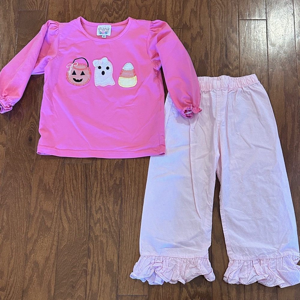 The Smocking Place Halloween outfit. Size 4T. EUC.
